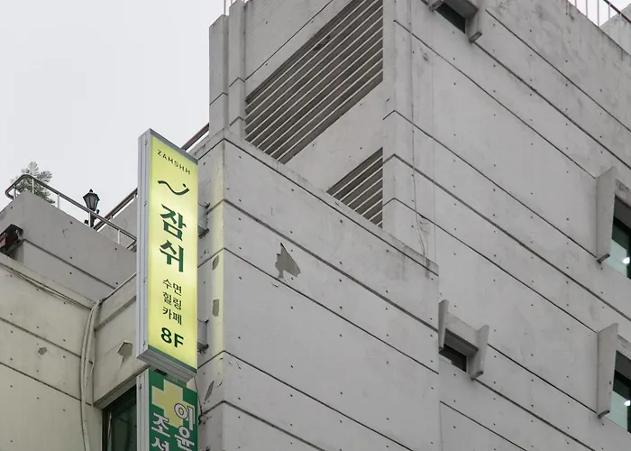 여성전용 명동 Zamshh 호스텔 *